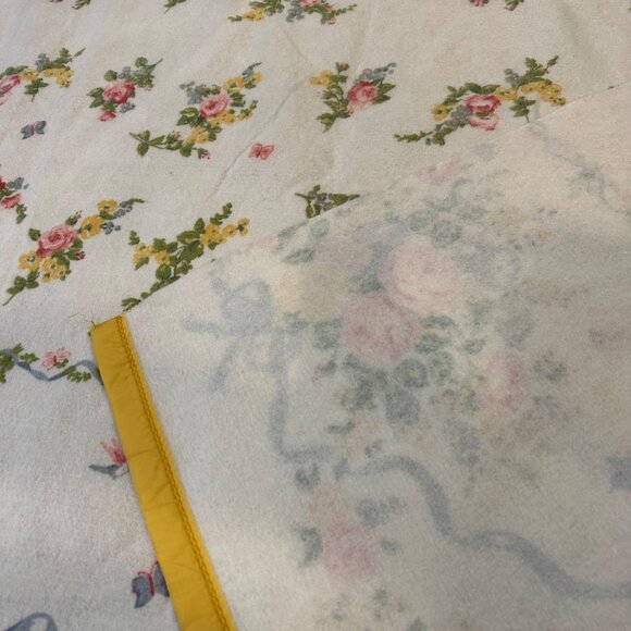Vintage Floral Blanket Cannon USA Acrylic Yellow Pink Flower Bouquet Bedding - Picture 4 of 7
